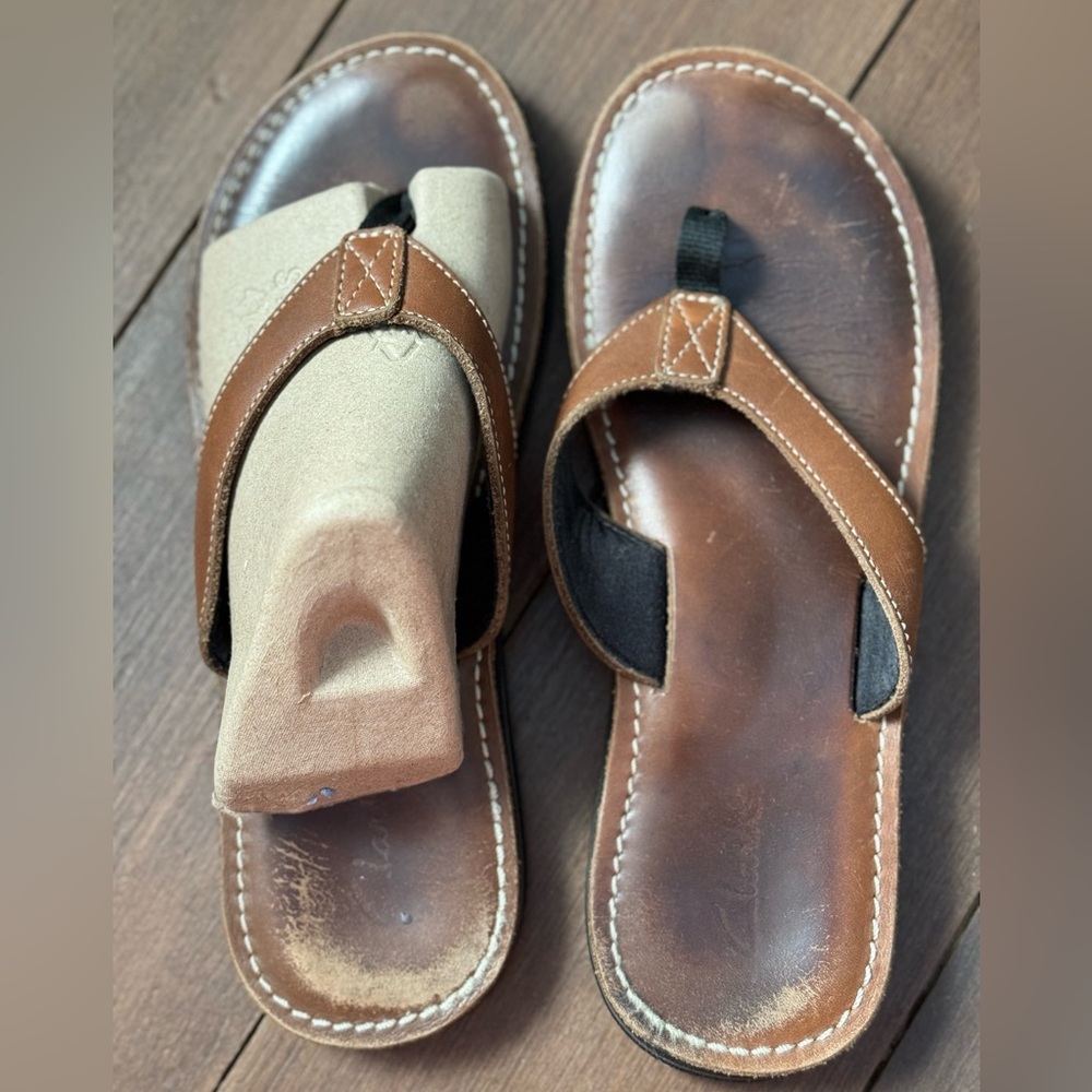 Women’s Clark brown leather flip-flops size 10